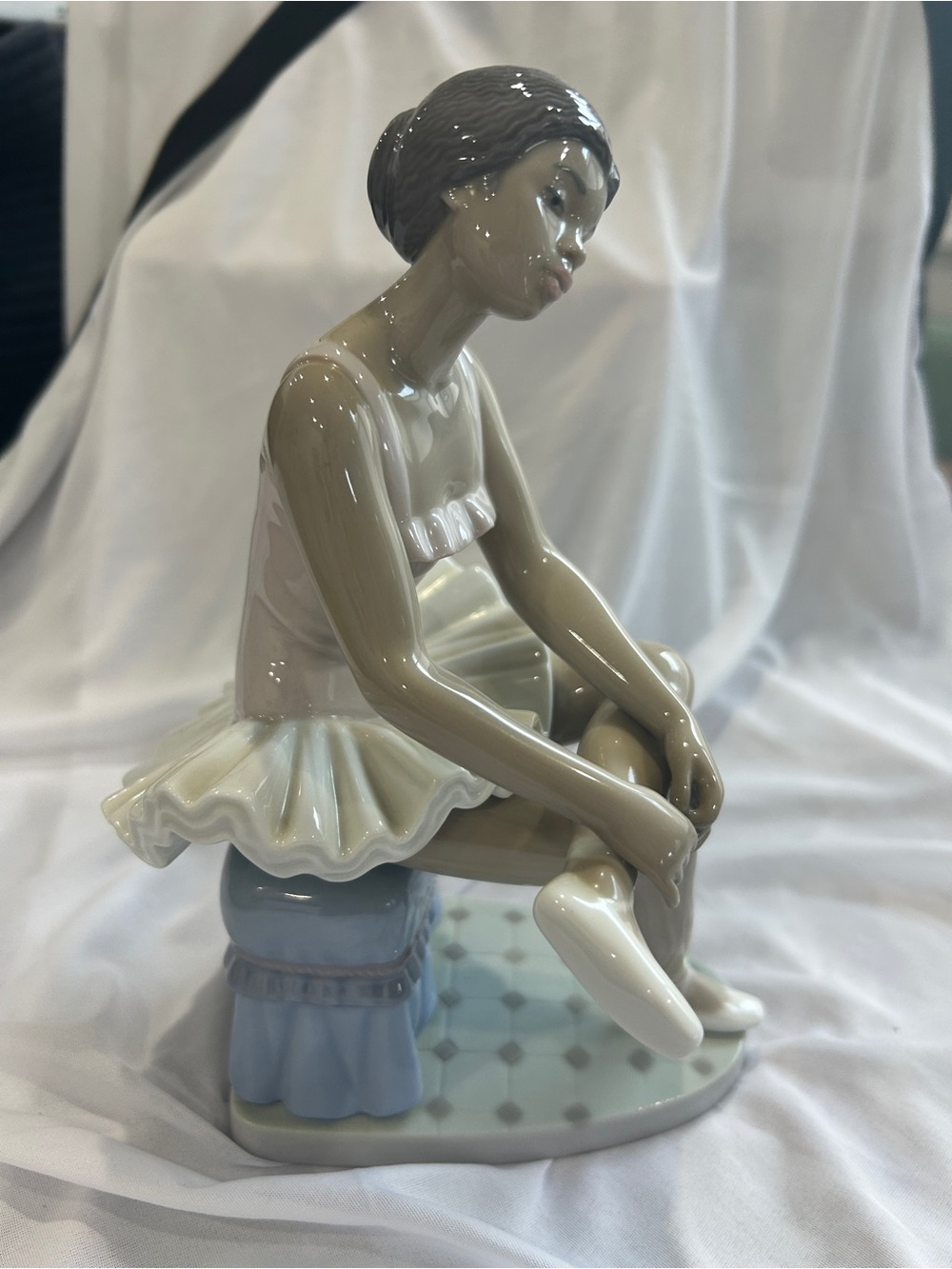 Lladro #6104 Finishing Touches Black Legacy Collection - retired